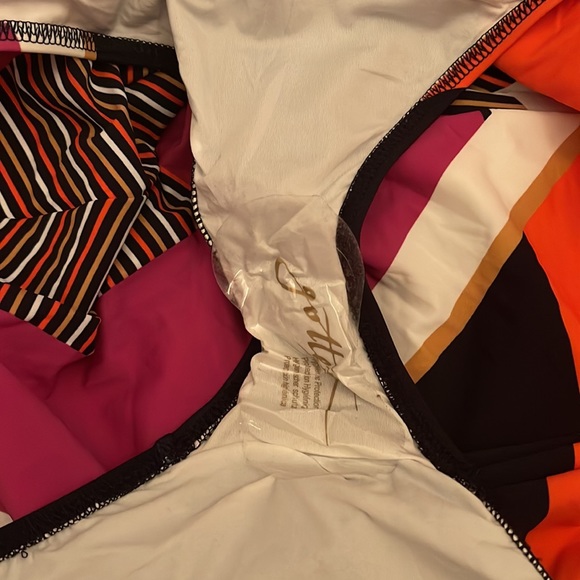 Gottex One Piece Swim Suit - Picture 6 of 7